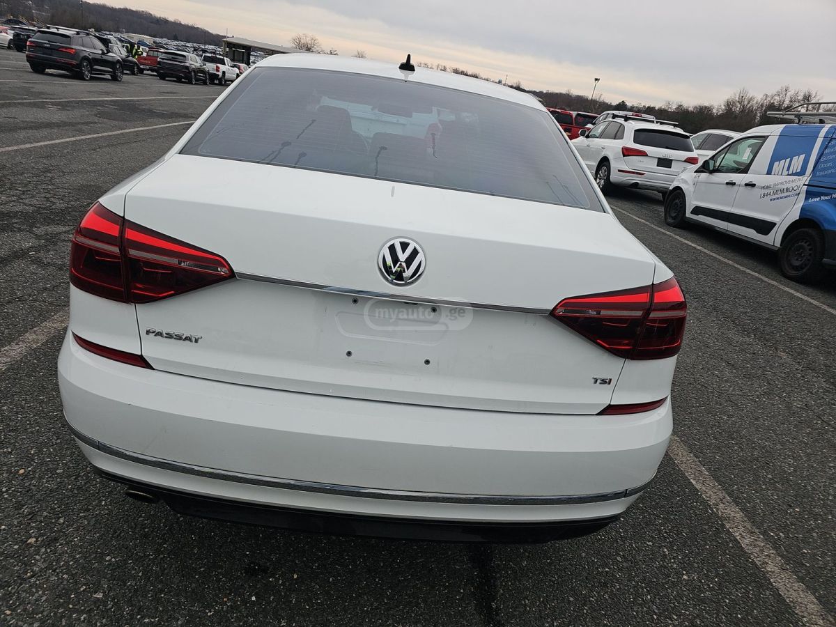 Volkswagen Passat 2017 — photo 2