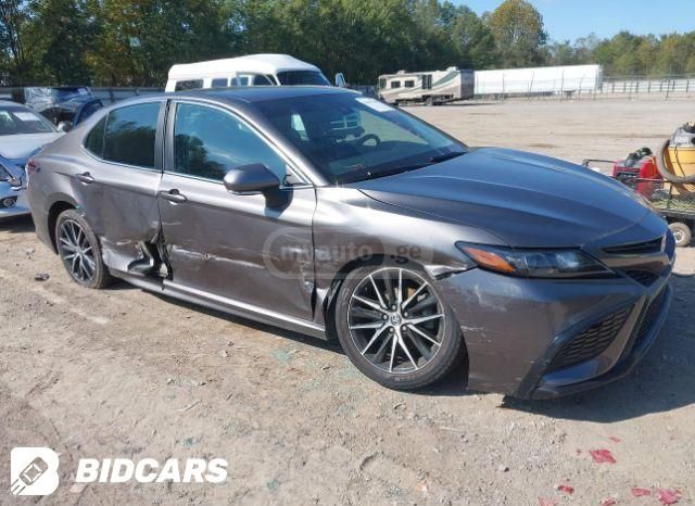 Toyota Camry 2021 — photo 2