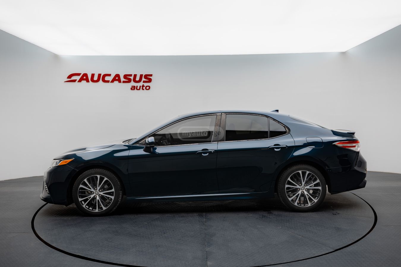 Toyota Camry 2020 — photo 2