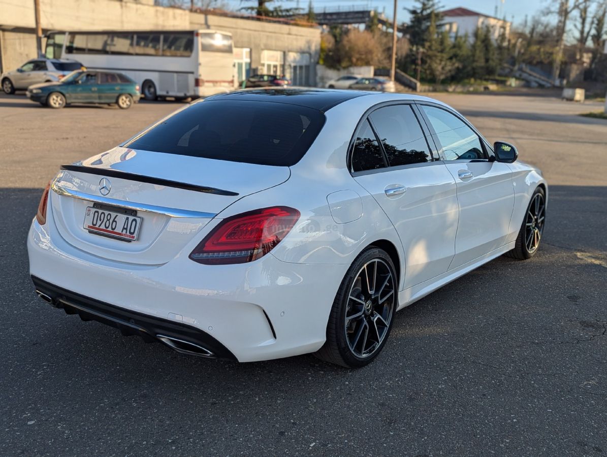 Mercedes-Benz C 300 2020 — photo 2