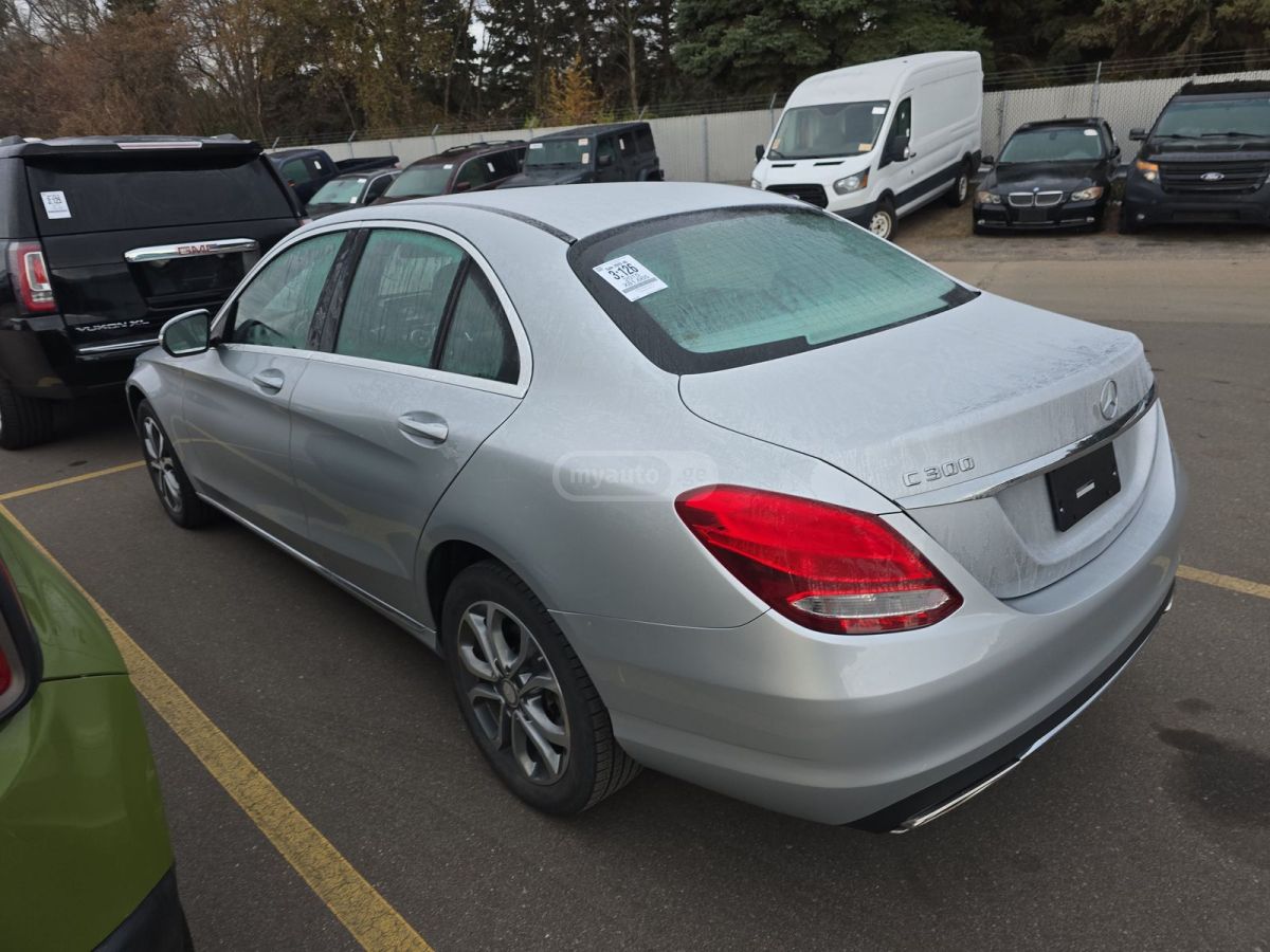 Mercedes-Benz C 300 2015 — photo 2