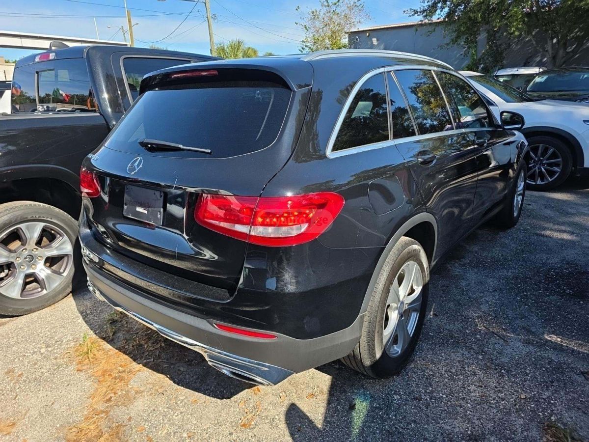 Mercedes-Benz GLC 220 2016 — photo 2