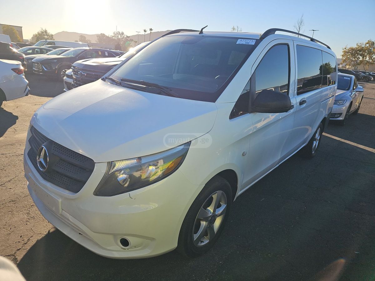 Mercedes-Benz Metris Passenger Van