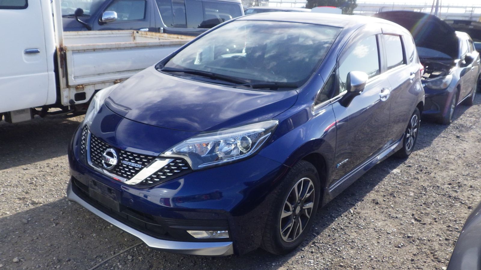 Nissan Note 2018 — photo 2