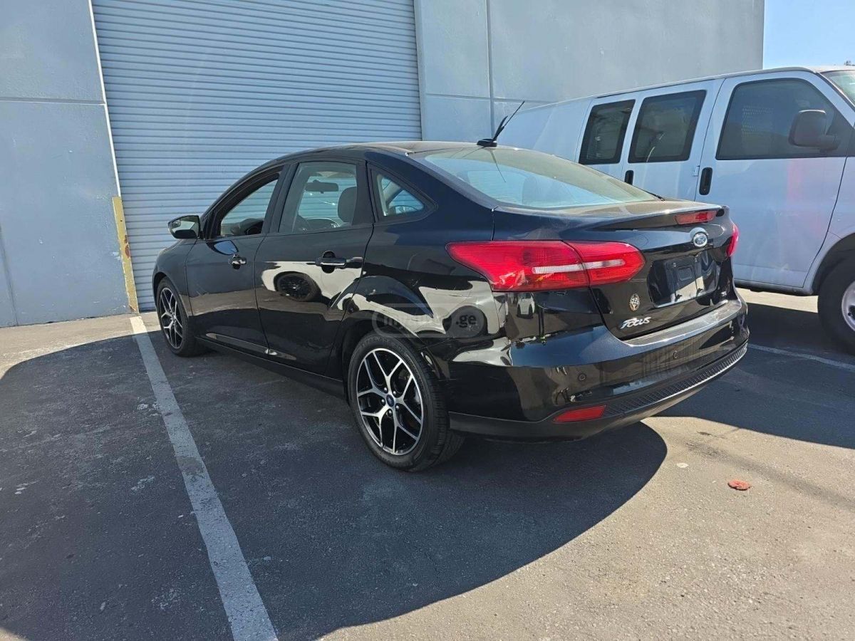 Ford Focus 2018 — photo 2