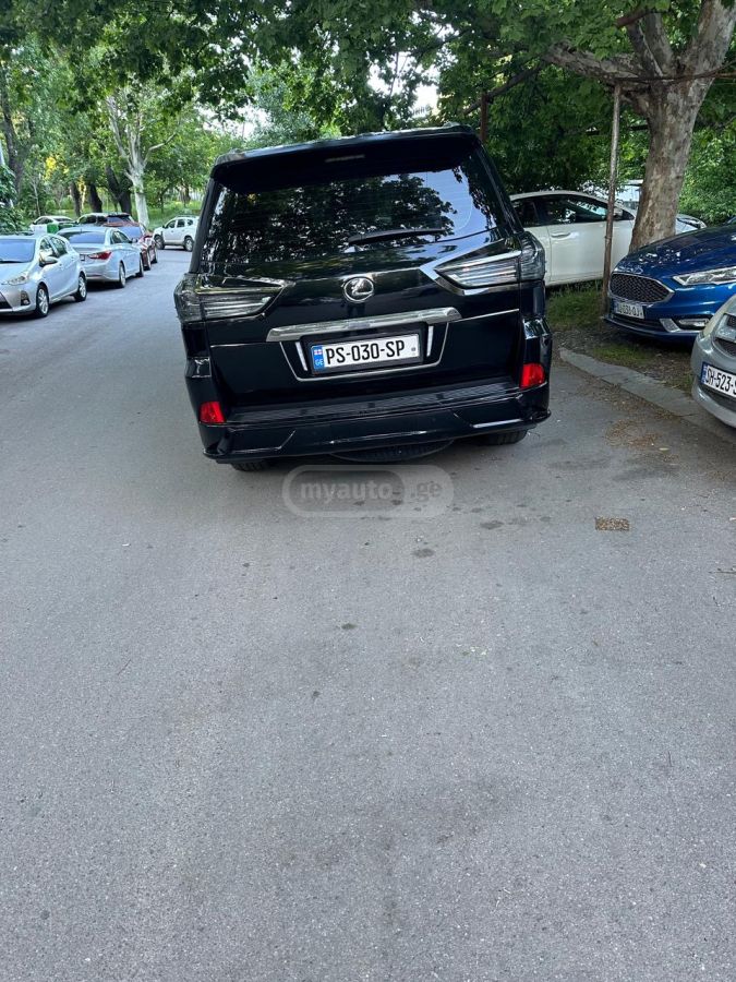 Lexus LX 570 2017 — photo 2