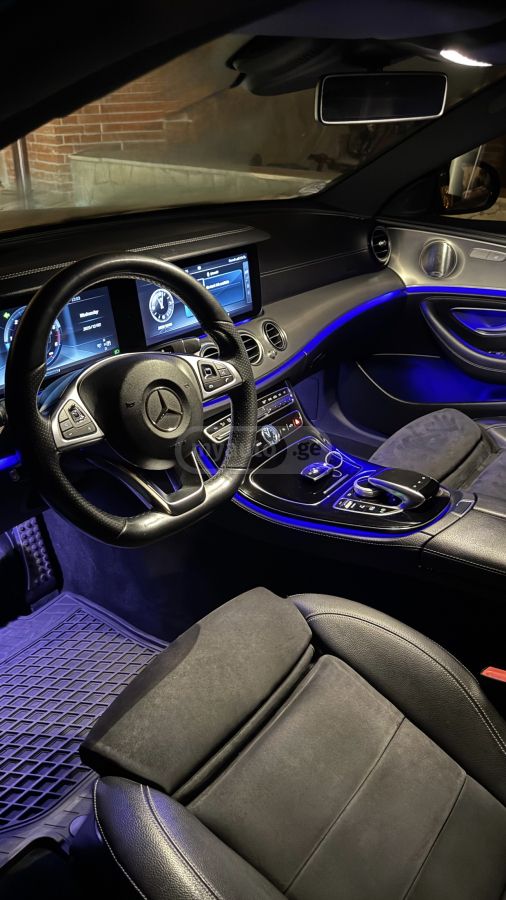 Mercedes-Benz E 220 2017 — photo 2