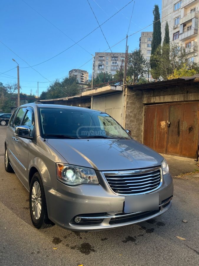 Chrysler Town and Country