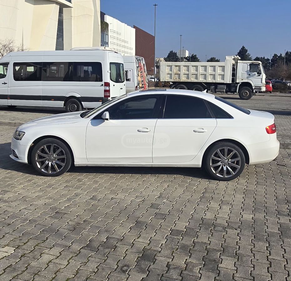 Audi A4 2015 — photo 2