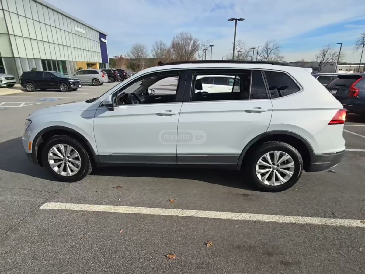 Volkswagen Tiguan 2018 — photo 2