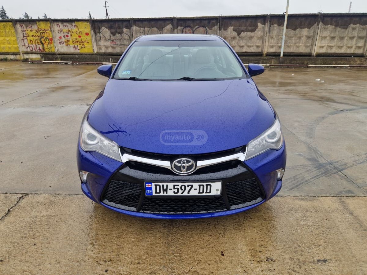 Toyota Camry 2015 — photo 2