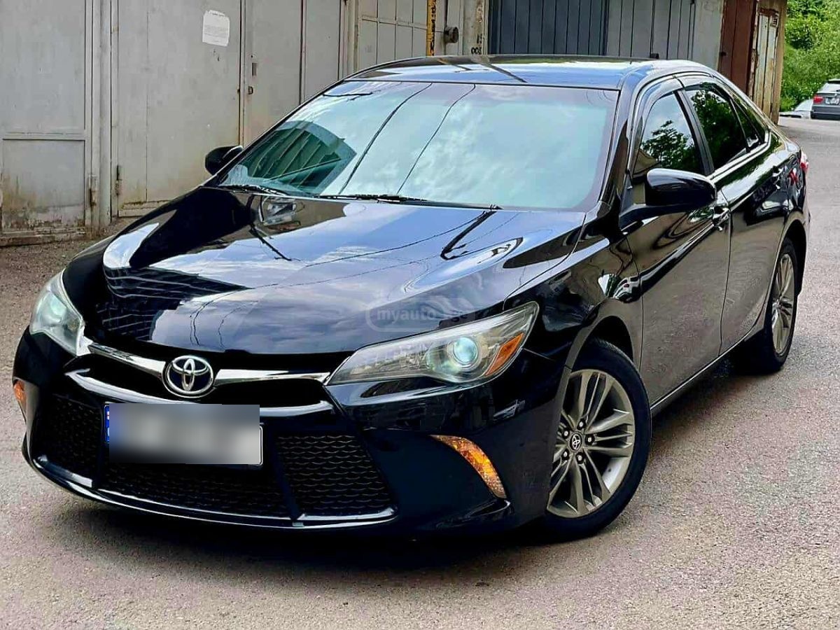 Toyota Camry 2016 — photo 2