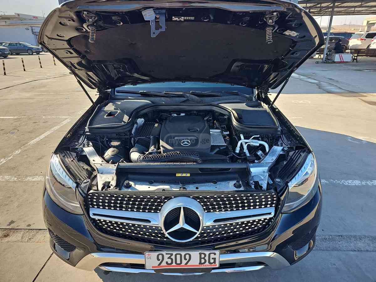 Mercedes-Benz GLC 300 2017 — photo 2