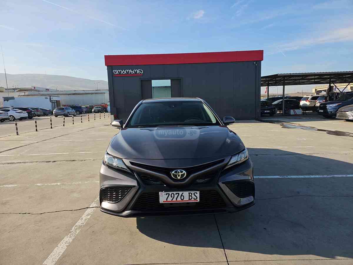 Toyota Camry 2022 — photo 2