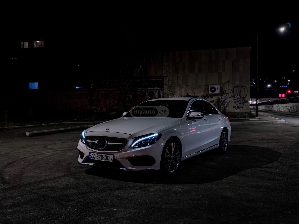 Mercedes-Benz C 300 2015 — photo 2