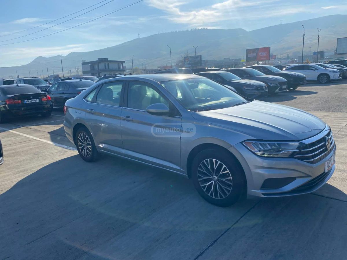 Volkswagen Jetta 2019 — photo 2