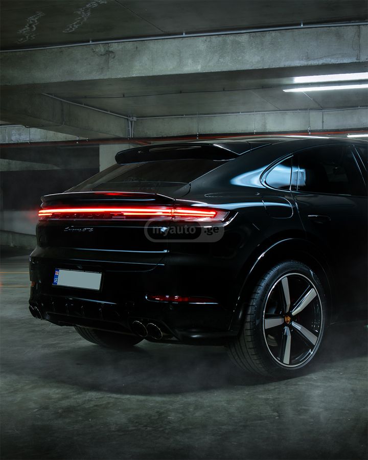 Porsche CAYENNE GTS 2025 — photo 2