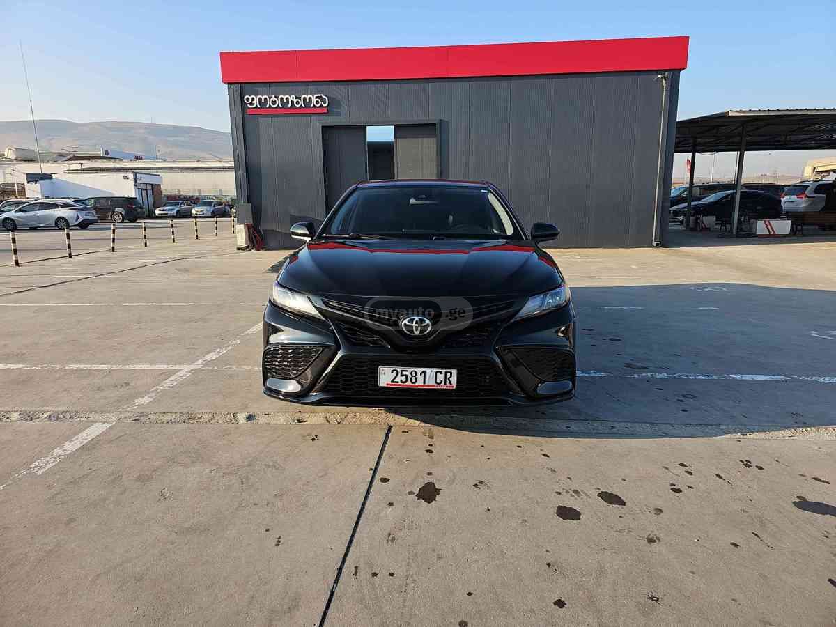 Toyota Camry 2021 — photo 2