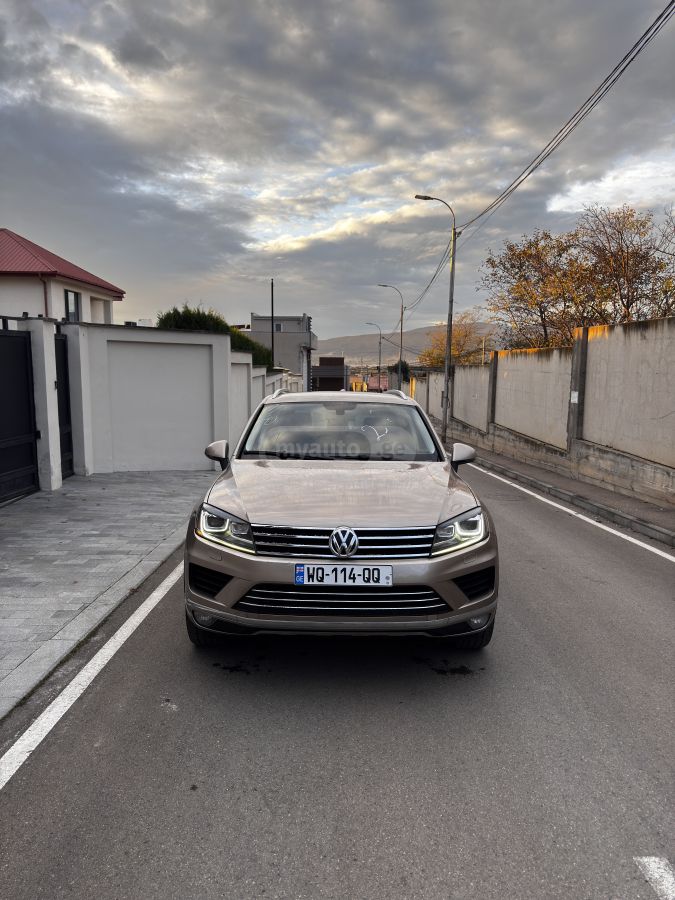 Volkswagen Touareg 2015 — photo 2