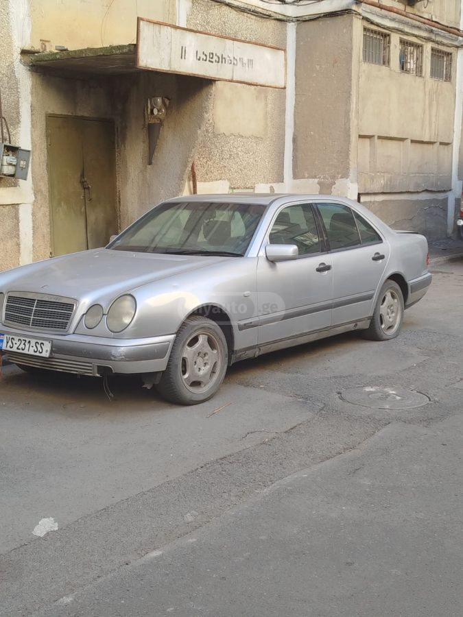 Mercedes-Benz E 230 1996 — photo 2