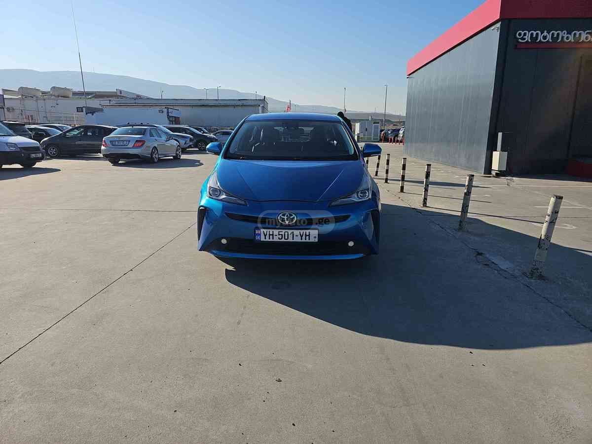 Toyota Prius 2019 — photo 2