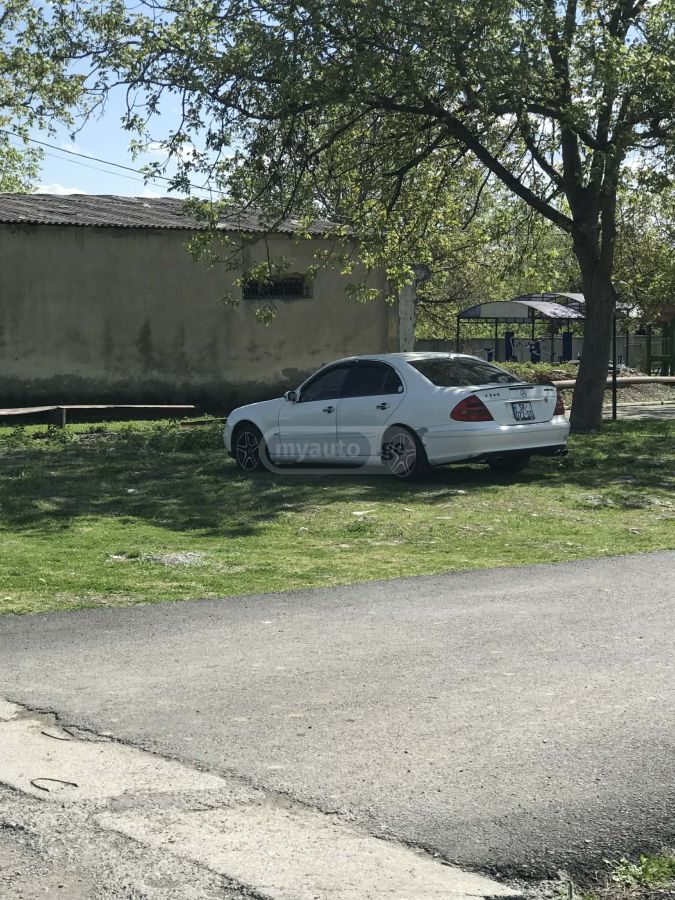 Mercedes-Benz E 320