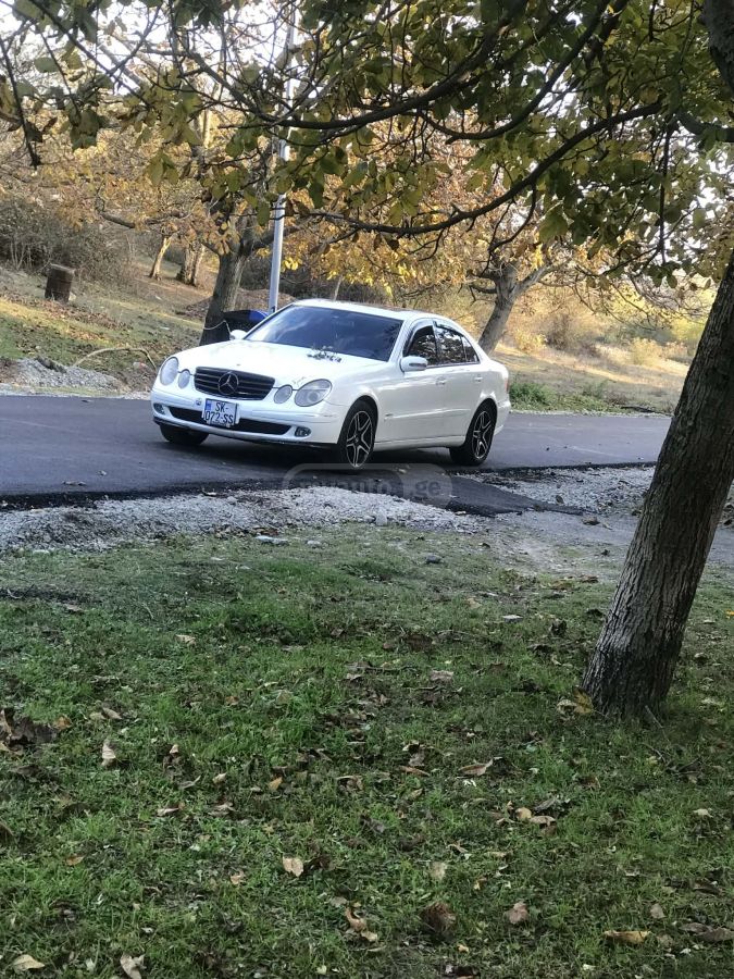 Mercedes-Benz E 320 2003 — photo 2