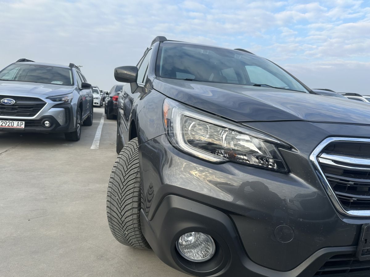 Subaru Outback 2018 — photo 2