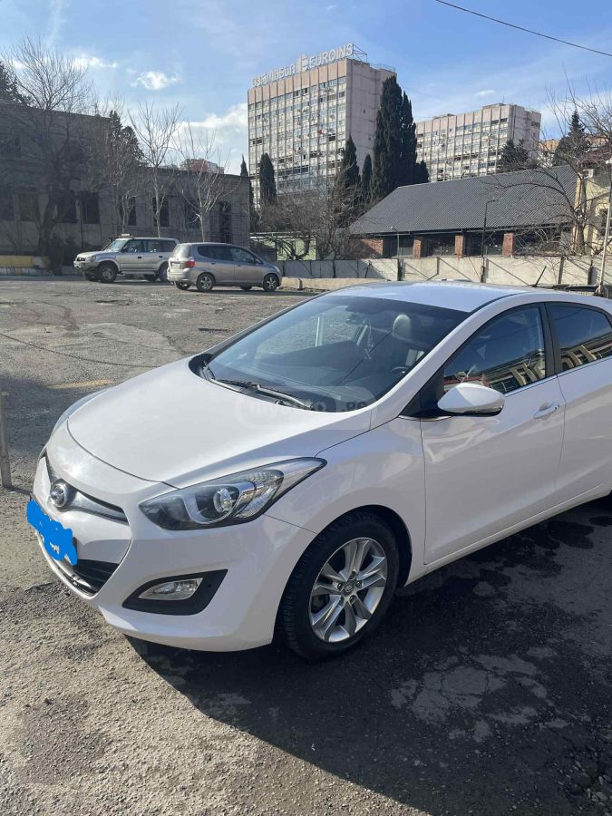 Hyundai i 30 2013 — photo 2