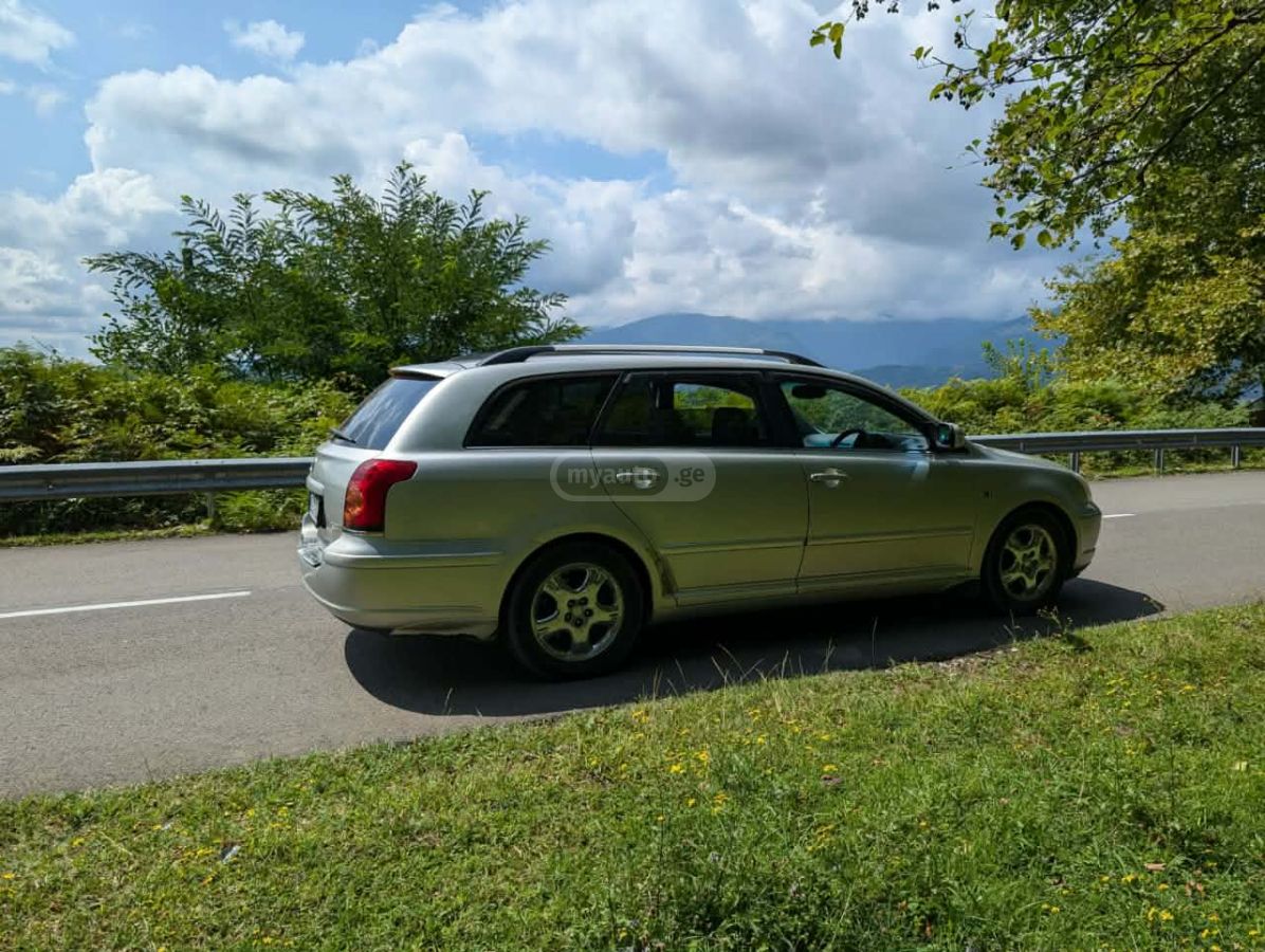Toyota Avensis 2003 — photo 2