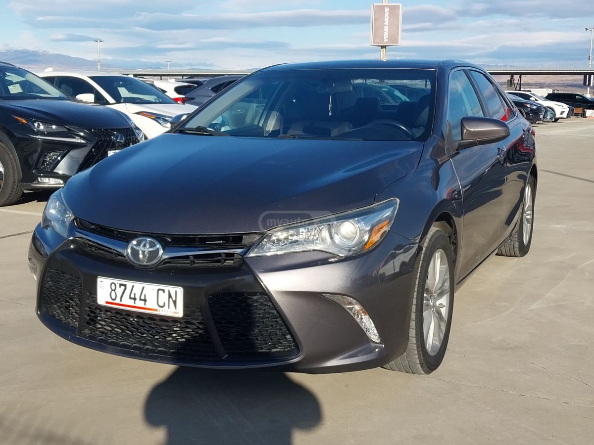 Toyota Camry 2016 — photo 2