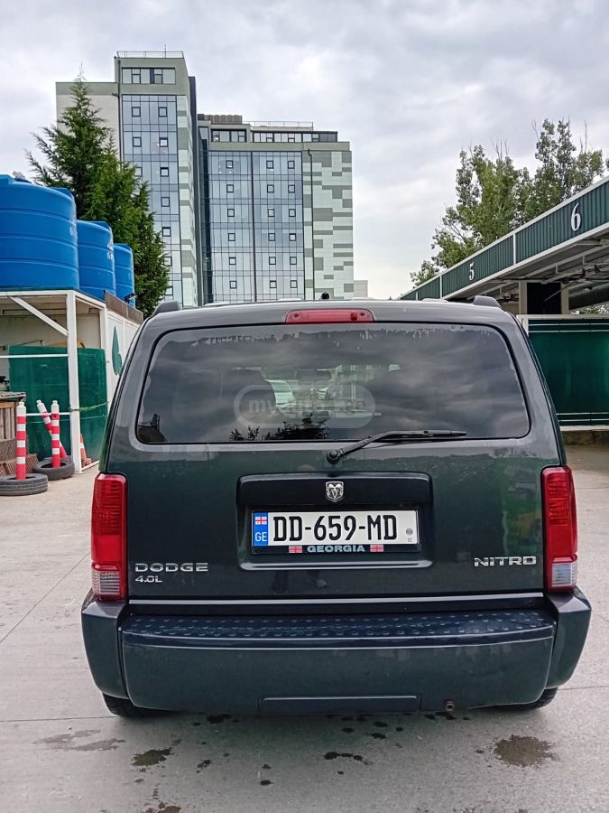 Dodge Nitro 2010 — photo 2