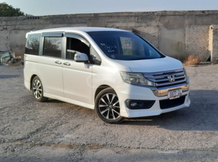 Honda Step Wagon 2014 — photo 2