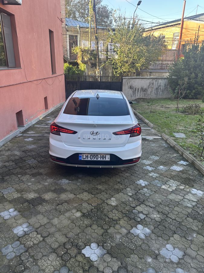 Hyundai Elantra 2020 — photo 2