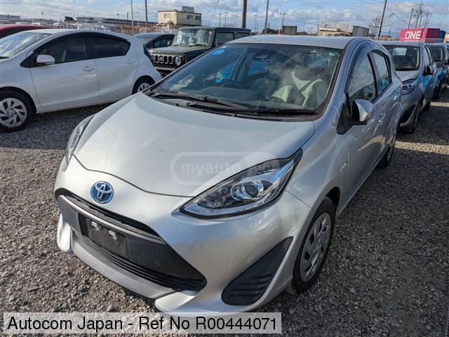 Toyota Aqua 2018 — photo 2