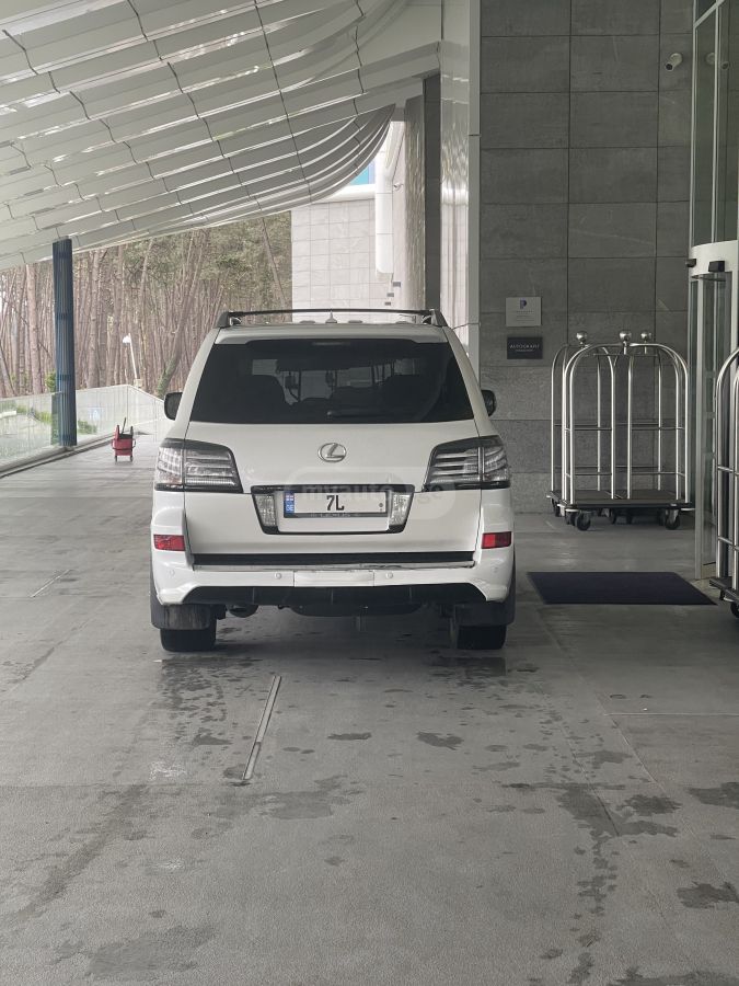 Lexus LX 570 2009 — photo 2