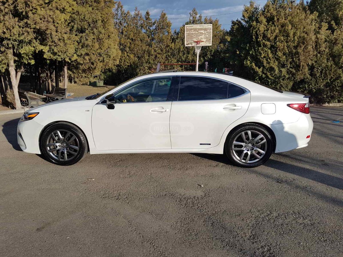 Lexus ES 300 2013 — photo 2