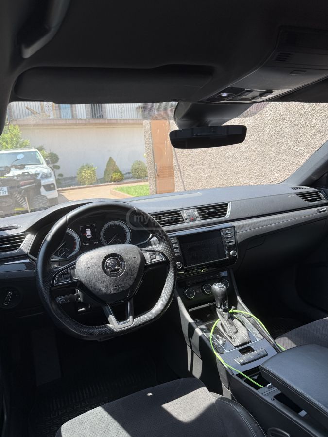 Skoda Superb 2017 — photo 2