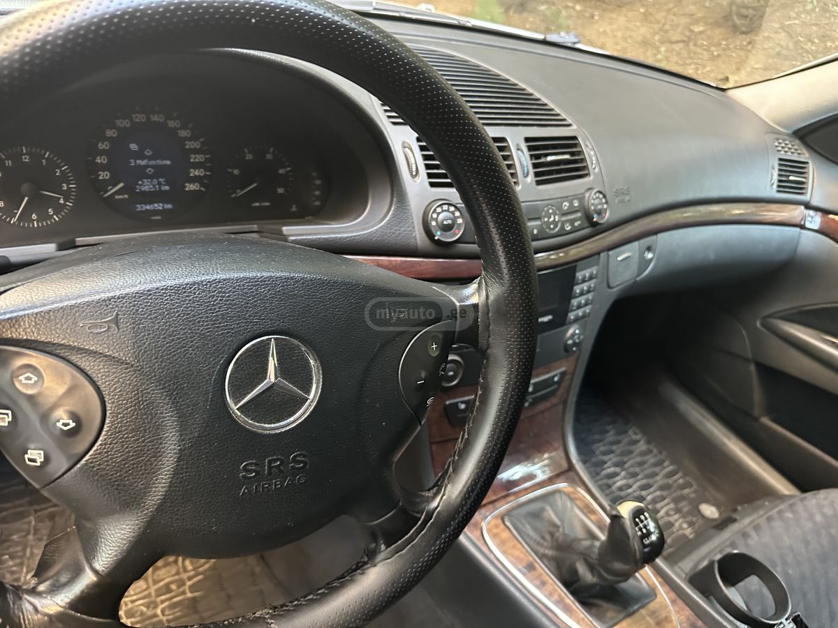 Mercedes-Benz E 220