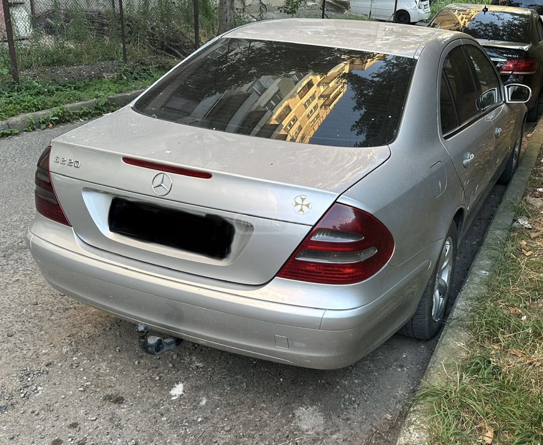 Mercedes-Benz E 220 2002 — photo 2