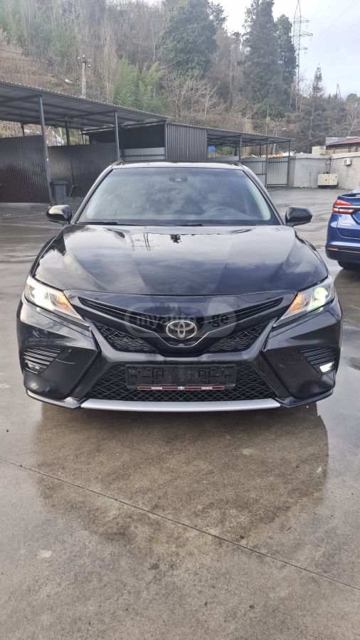 Toyota Camry 2019 — photo 2