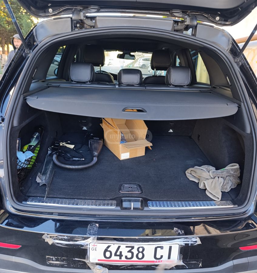 Mercedes-Benz C 300 2018 — photo 2