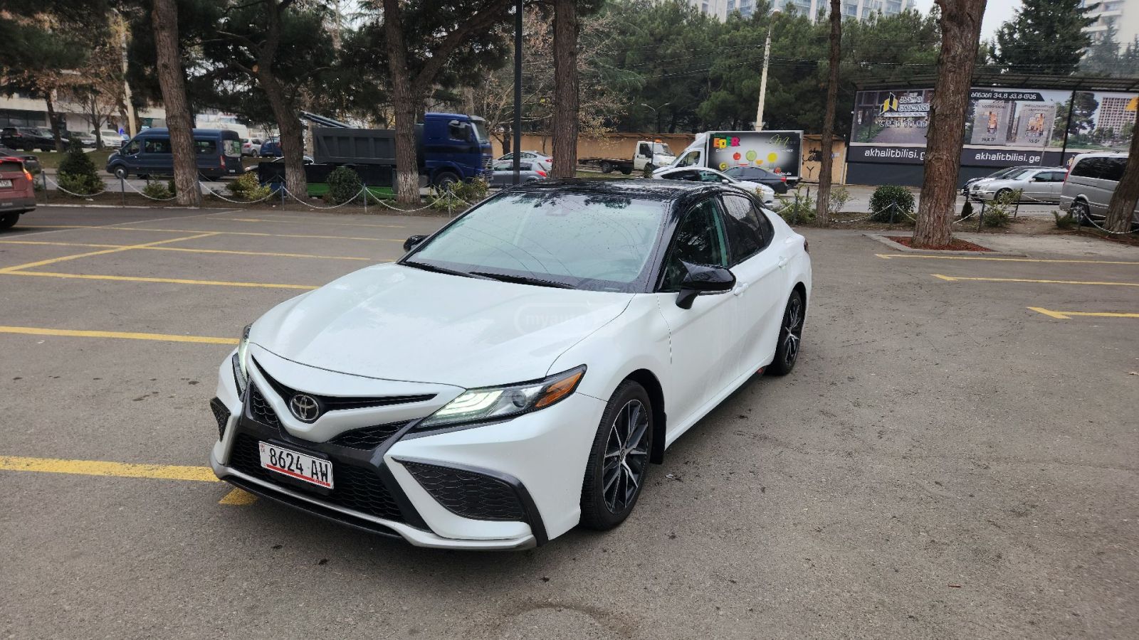 Toyota Camry 2021 — photo 2