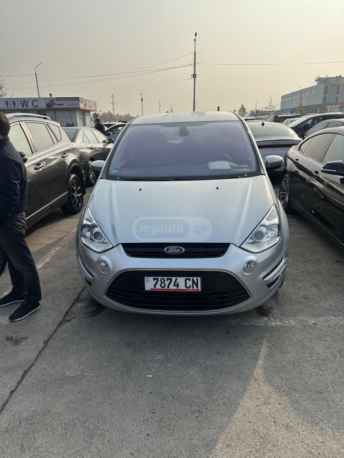 Ford C-Max 2013 — photo 2