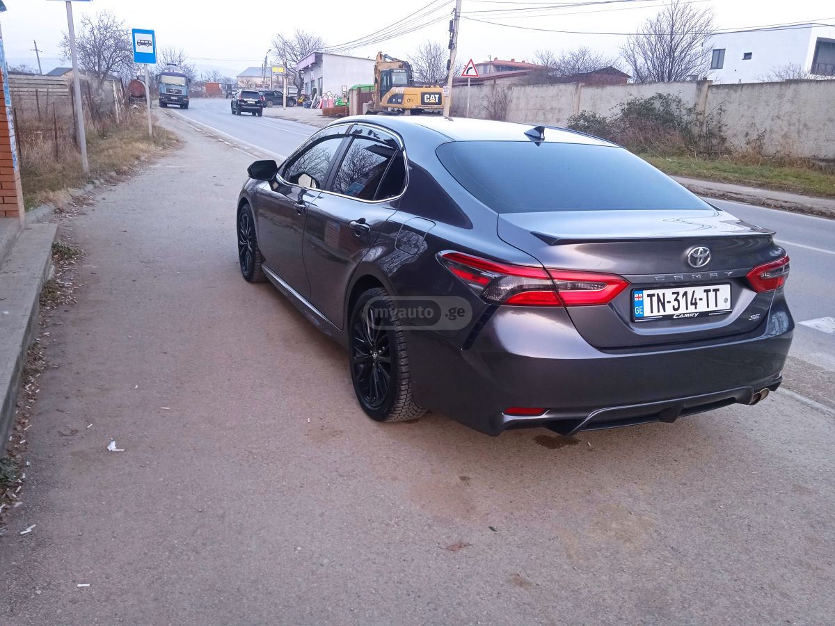 Toyota Camry 2019 — photo 2