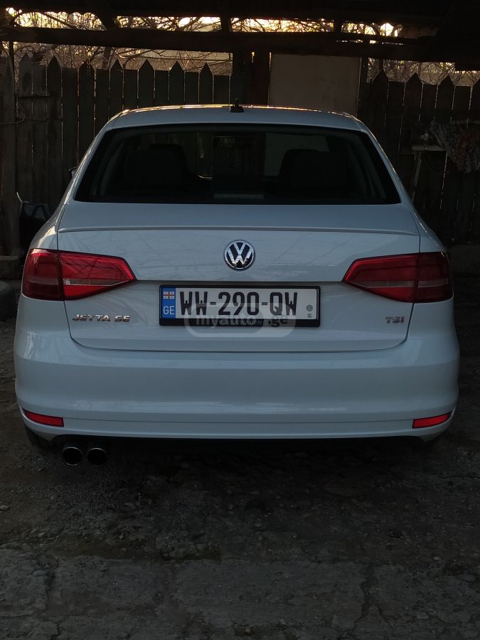 Volkswagen Jetta 2015 — photo 2
