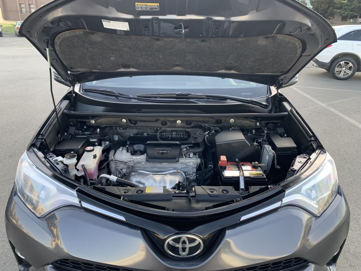 Toyota RAV4 2017 — photo 2