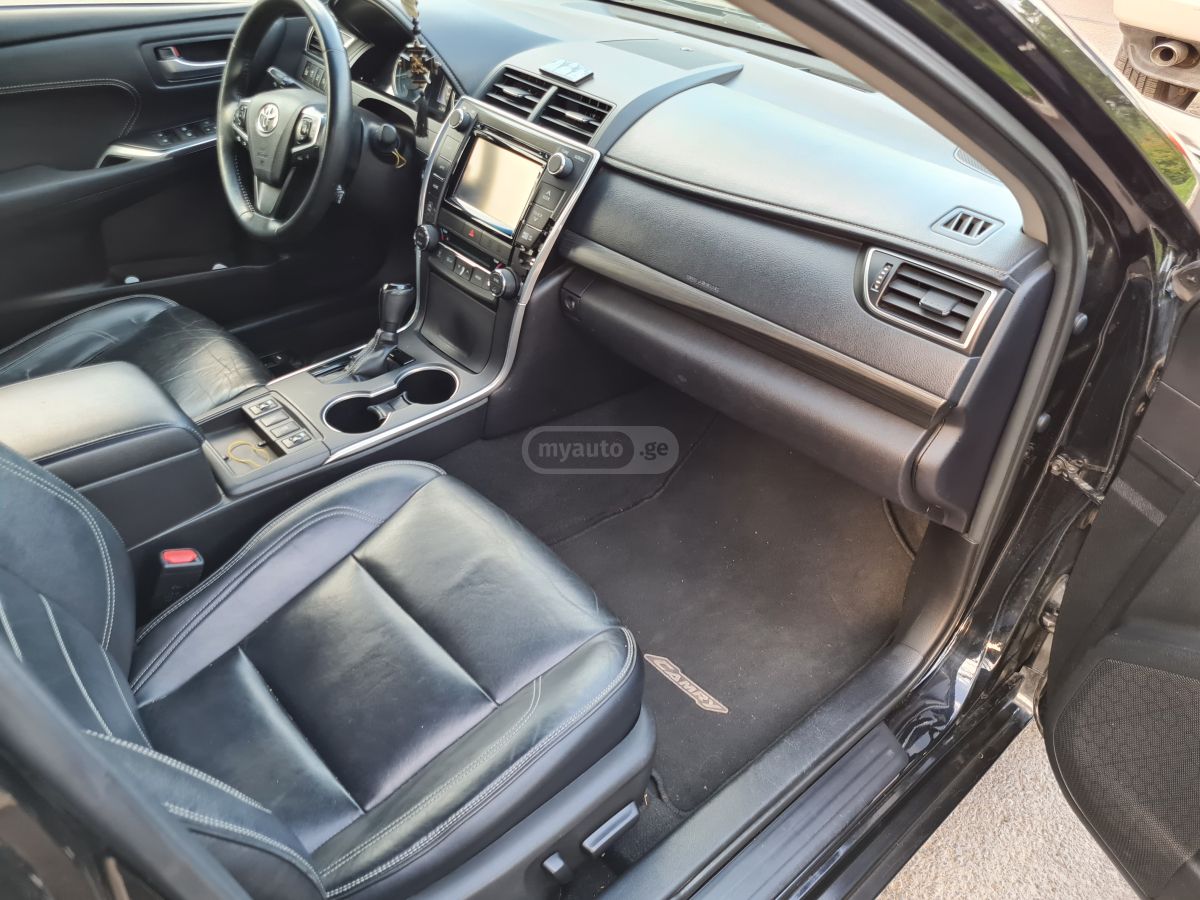 Toyota Camry 2015 — photo 2