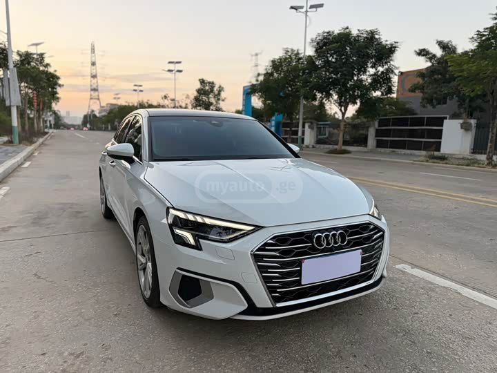 Audi Q3 2022 — photo 2