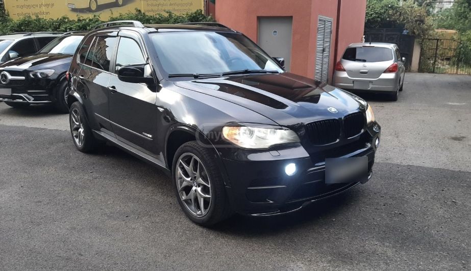 BMW X5 2011 — photo 2